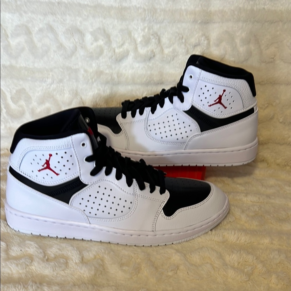 Nike Men’s Jordan Access White and Black Sneakers Size 9.5